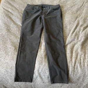 Lululemon ABC Slim-Fit Pant 32" 
Utilitech- grey 33x32- Great condition